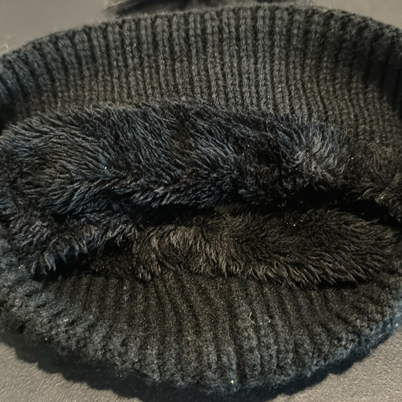 UGG fleece beanie with pearls - Picture 3 of 3